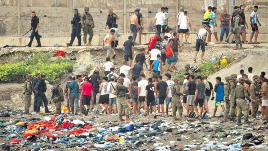 Tragedia en Ceuta: 57 muertos por la irrupción masiva de migrantes