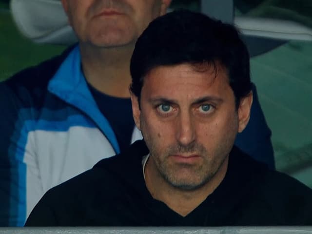 Clima caliente en Racing: insultos a Milito y a la comisión