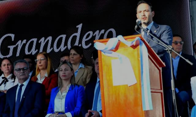 Valdés encabezó el primer Día Provincial del Granadero Correntino