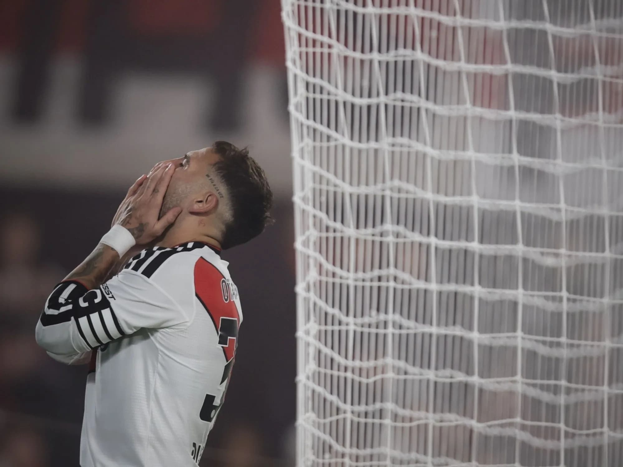 Video: el gol en contra de Otamendi y los errores defensivos de River en el 1-0 de Central