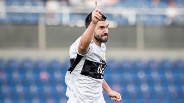 Video: Tim Payne marcó un golazo desde afuera del área en su debut con Olimpia