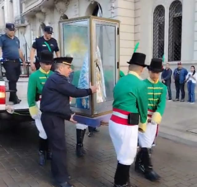 La Policía de Corrientes recibió a la Virgen de Itatí por su aniversario