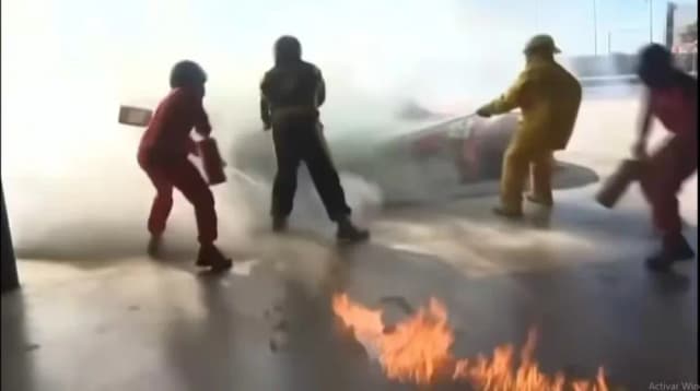 Terror en el Turismo Carretera: un auto se prendió fuego mientras le cargaban combustible