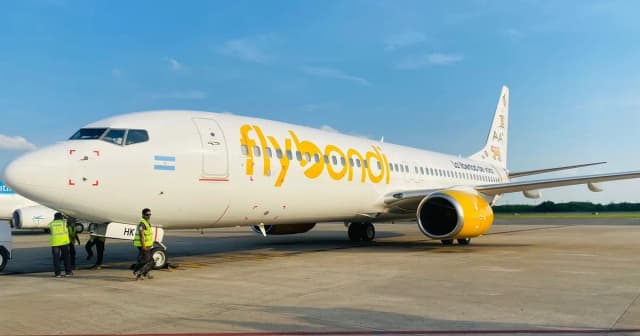 Flybondi presentó un plan de acción y el Gobierno la autorizó a seguir operando, tras más de 120 vuelos cancelados