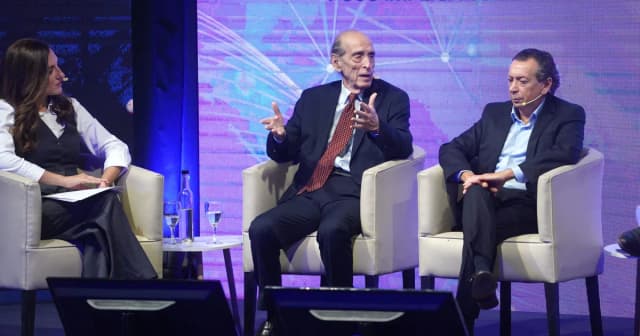 Ricardo Arriazu, sobre el dólar: "Devaluar es como el petiso que pide cambiar el metro para medir el doble"