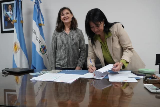 Corrientes y el Instituto Francés firmaron un convenio para promover la cooperación educativa y cultural