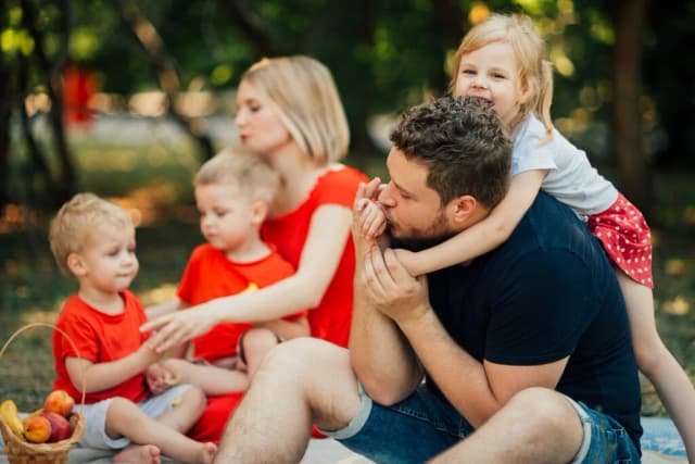 Tener hijos no te envejece: según la ciencia, hace justo lo contrario con tu cerebro