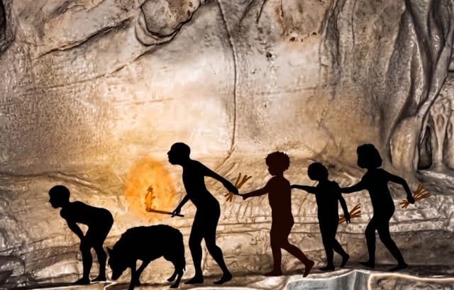 Hace 14.400 años, cinco personas y un perro cruzaron una cueva a oscuras. No usaron antorchas: se alumbraron con ramitas de pino