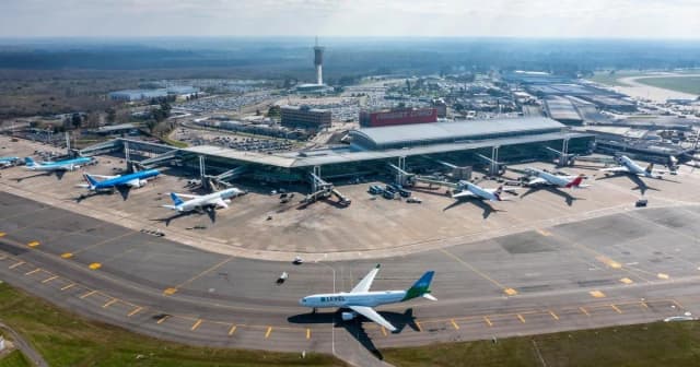 Aeropuertos: el Gobierno redobla la apuesta y dice que la falta de inversiones puede poner en riesgo la concesión