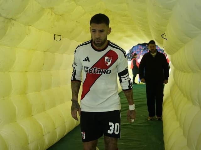 Las bombas de Otamendi contra el árbitro tras el penal no cobrado a River