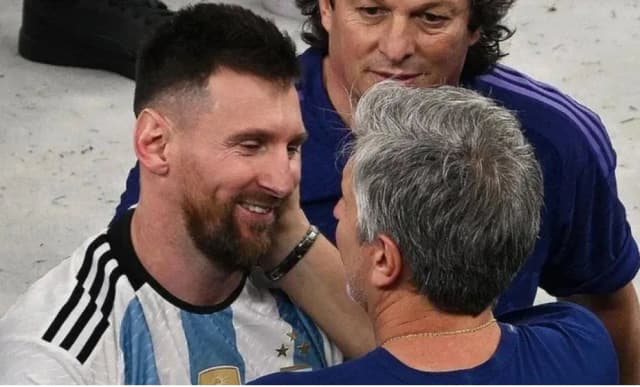 El emotivo mensaje de Rosario a Messi tras la muerte de su padre