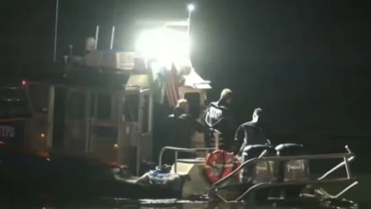 Una mujer y su bebé murieron tras el vuelco de una lancha cerca de la Estatua de la Libertad