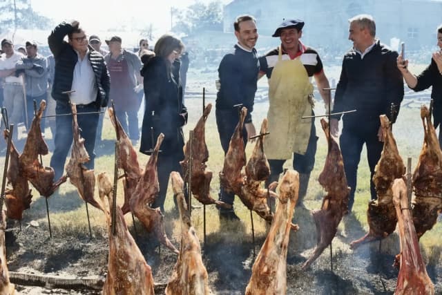 Valdés destacó la producción y el potencial turístico de la Fiesta del Cordero Lomeño