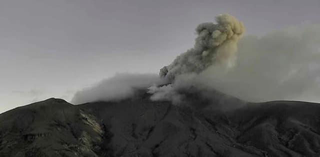 Colombia: el Volcán Puracé comenzó a emitir ceniza y gases