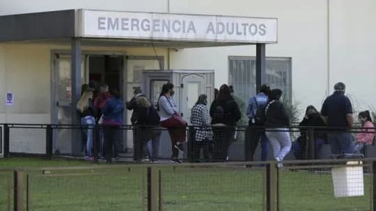 El Gobierno ordenó que los extranjeros no residentes deben pagar por su atención en los hospitales de toda Argentina