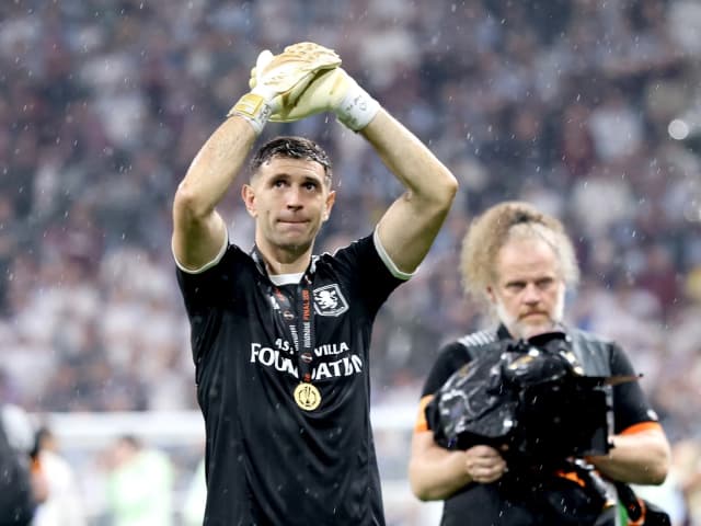 Oficial: Dibu Martínez no jugará la final de la Supercopa de Europa con Aston Villa
