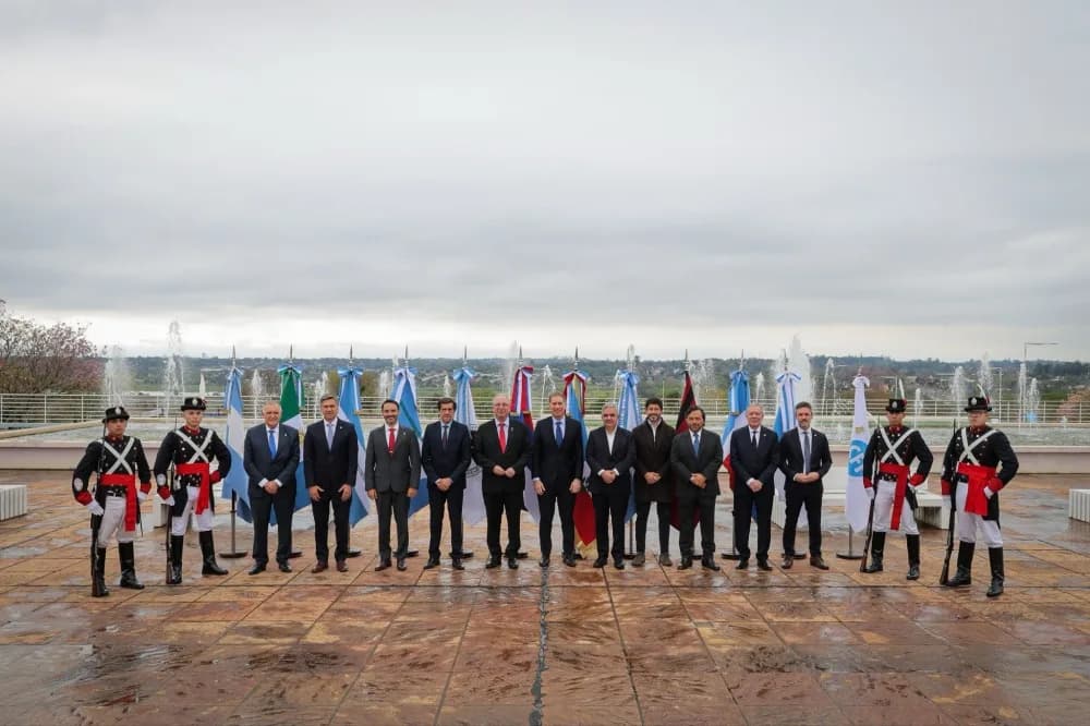 Junto a Santilli, Valdés participa del encuentro de gobernadores en Misiones