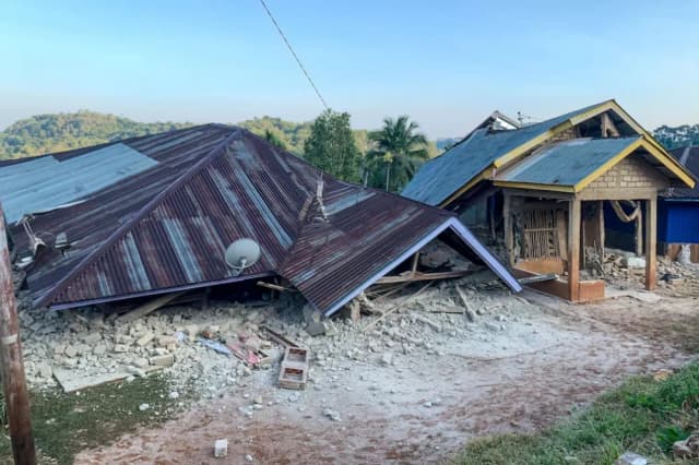 Un terremoto de magnitud 7,7 sacudió la costa de Indonesia