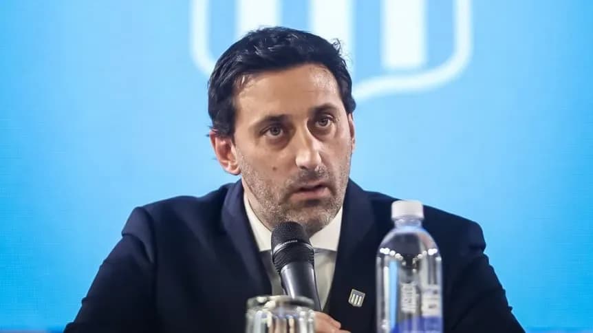 Otra vez hubo Insultos contra Milito, el principal apuntado por los hinchas de Racing - TyC Sports