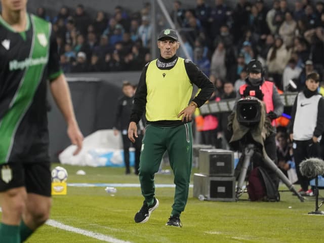 Pedro Troglio reconoció que Racing "mereció empatar" frente a su equipo