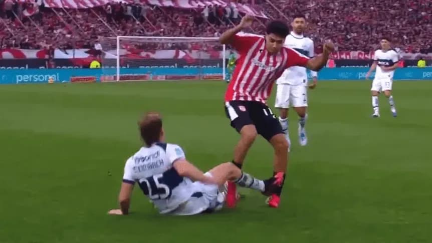 Las dos jugadas que dejaron a Gimnasia con nueve y condicionaron el clásico ante Estudiantes - TyC Sports