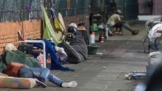 Encuesta a personas sin hogar: el 44% tiene hijos a cargo y el 70% venía de un empleo informal