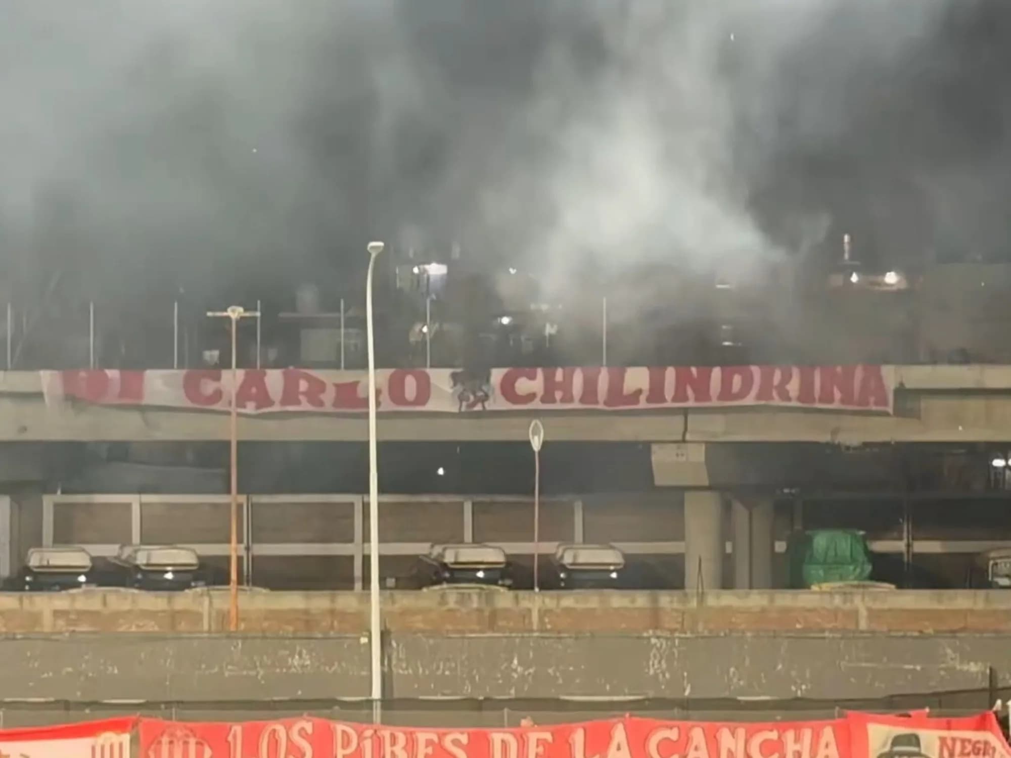 Bandera contra Di Carlo a metros de la cancha de Barracas Central