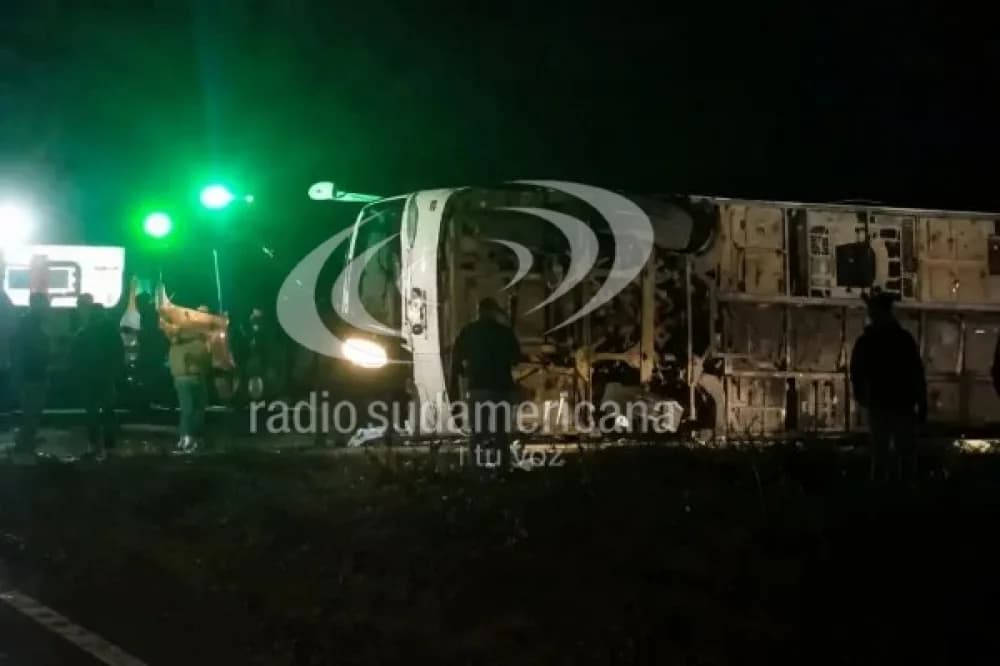 Tragedia en Alvear: murió una mujer tras el vuelco de un colectivo