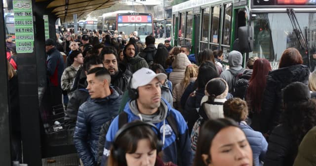 La carrera entre inflación y salarios: según un informe del Gobierno, un grupo de gremios grandes tuvo caídas mayores a 10%