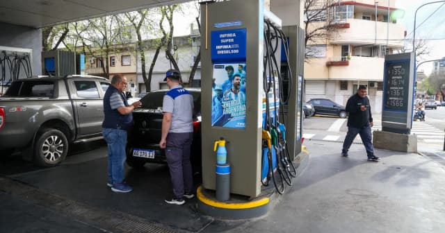 "Es la primera compañía del mundo": YPF ya permite comprar y vender sus propias acciones desde la app que se usa para cargar nafta
