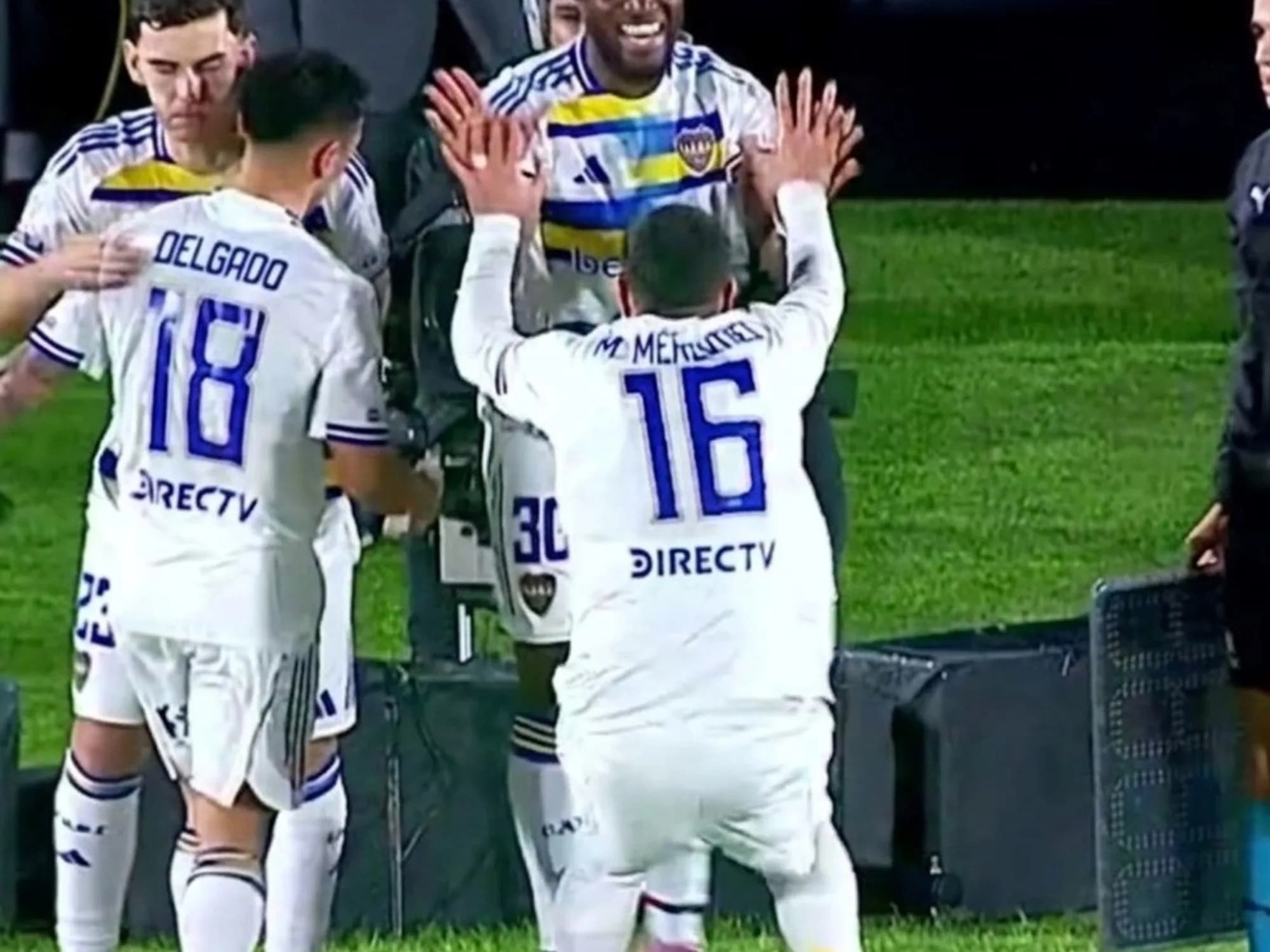 La desopilante bienvenida de Merentiel a Enner Valencia antes de que debute en Boca