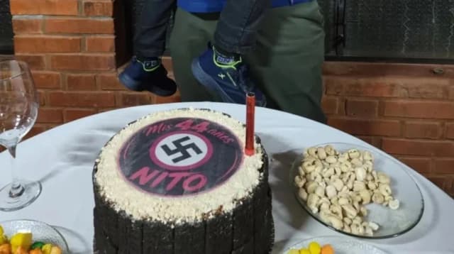 Misiones: festejó su cumpleaños con una torta decorada con una esvástica