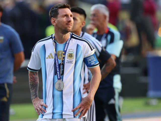 El español que jugó con Messi en el Barcelona y lo llenó de elogios por su Mundial: "Si Argentina llegó a la final, fue gracias a él"