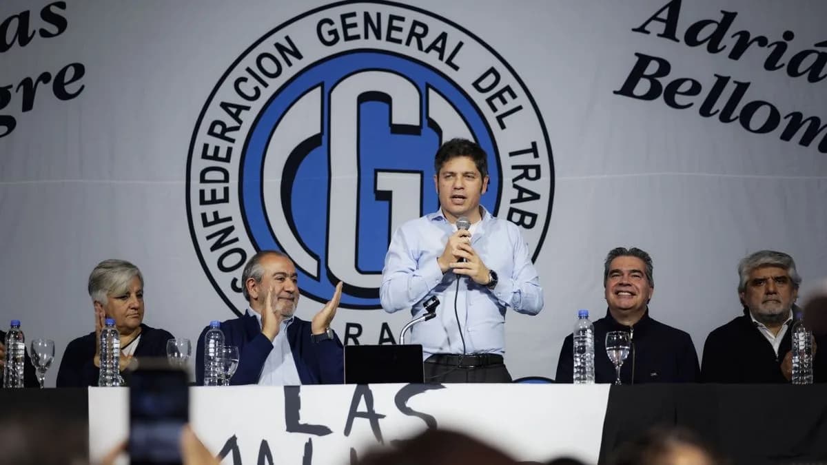 Axel Kicillof encabezó un acto de la CGT de Chaco y se reúne con empresarios de la provincia