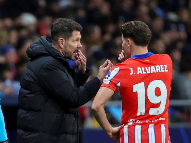 La tajante respuesta del Cholo Simeone sobre los insultos a Julián Alvarez: "Respetuoso de nuestra gente..."
