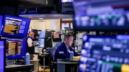 El riesgo país trepa a máximos desde mayo pese a la suba de las acciones y un dólar estable