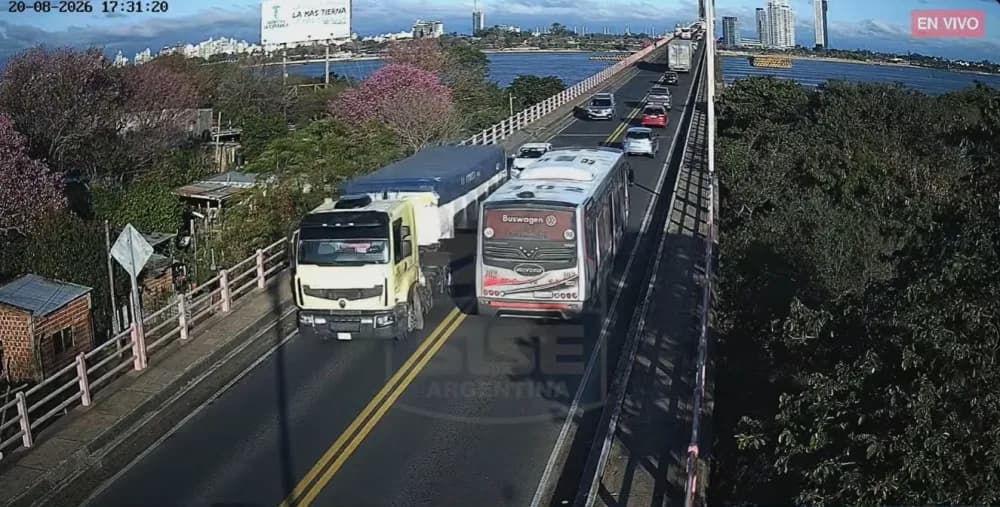Un hombre fue rescatado tras caer del puente General Belgrano