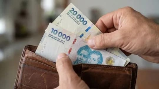A pesar del repunte de junio, los salarios registrados no le pudieron ganar a la inflación en el primer semestre