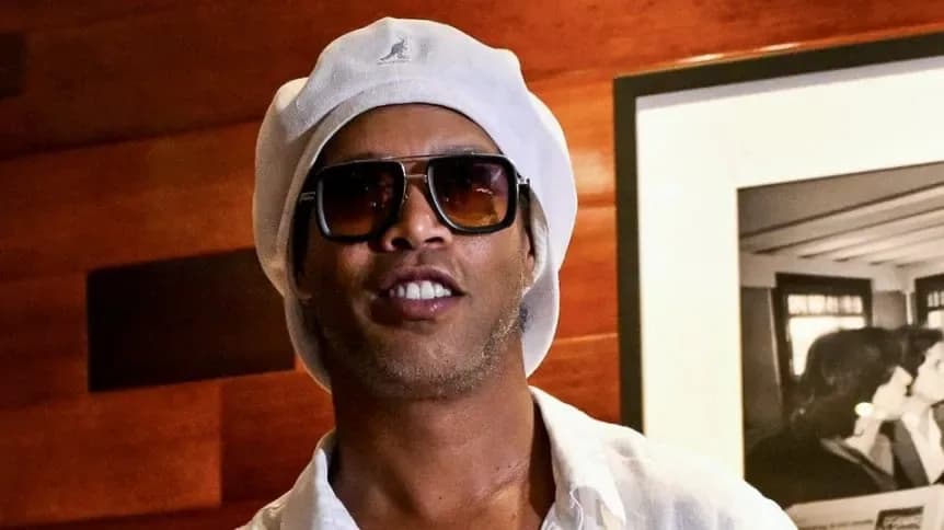 Bombazo mundial: Ronaldinho vuelve del retiro y jugará en un modesto club de Italia - TyC Sports