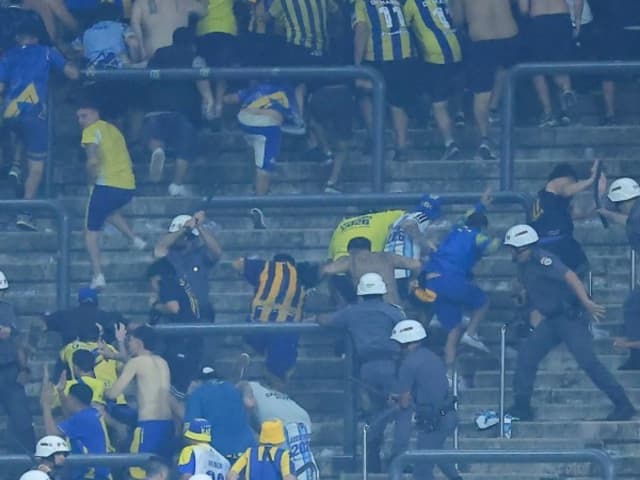 La policía brasileña volvió a reprimir: el fuerte enfrentamiento con los hinchas de Central, los palazos y cinco detenidos
