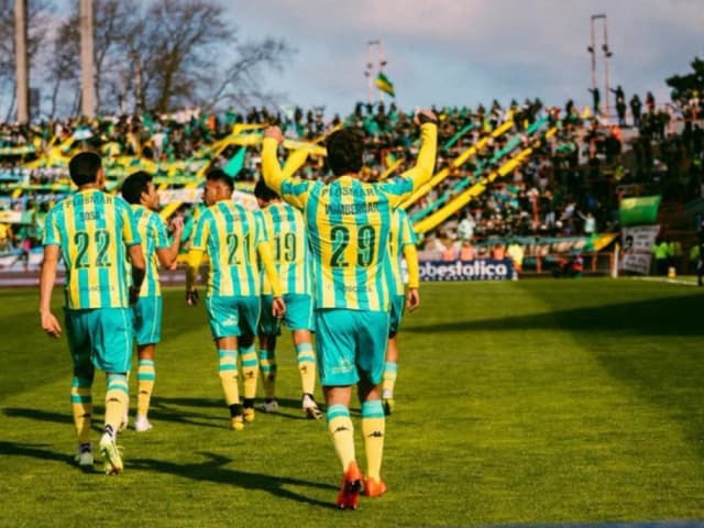 Con un gran cabezazo de Vombergar, Aldosivi le gana a Unión
