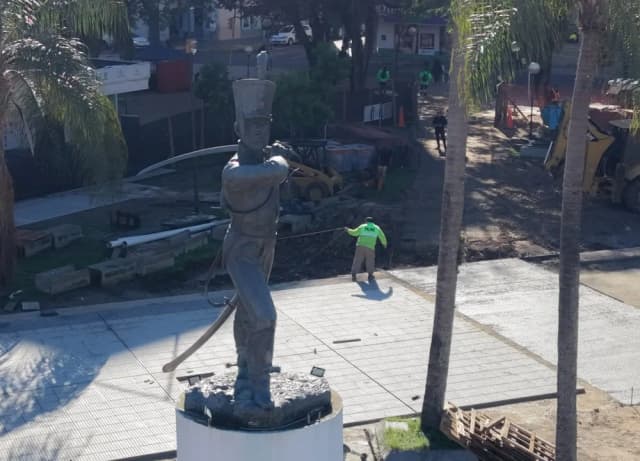 Avanzan las obras para renovar un sector de la plaza Cabral