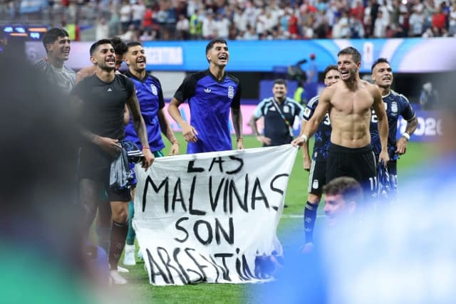 La fuerte reacción de los medios españoles e ingleses a la sanción de la FIFA contra Argentina