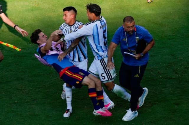 Paredes recibió una de las sanciones más severas en la historia de los Mundiales