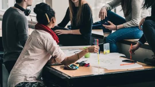 Una app de movilidad ofrece una promoción especial para estudiantes: cómo obtener el descuento