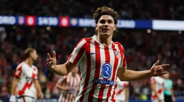 Simeone convocó a Julián Álvarez y lo respaldó en medio de la tensión