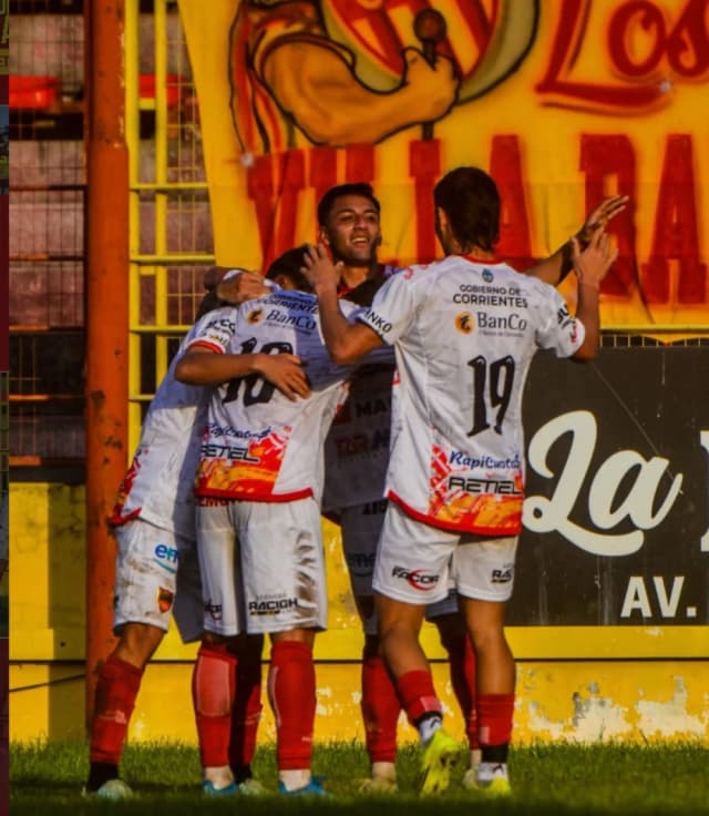 Boca Unidos venció 1-0 a Sportivo Las Parejas y sigue entre los líderes