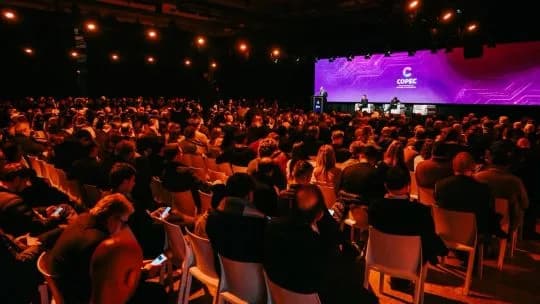 Inteligencia artificial y dólares: el peronismo bonaerense delineó un plan para enfrentar la motosierra