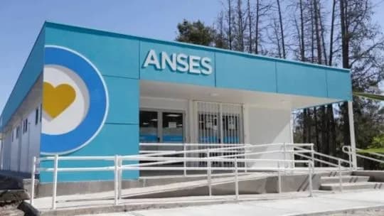 Acreditaciones de ANSES el lunes 24: el cronograma de cobros para jubilados y asignaciones sociales