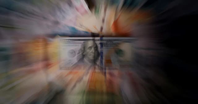 Sube el dólar: arrancó la semana por encima del "techo" de $1.500 mientras baja el riesgo país